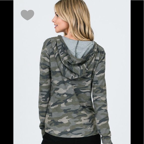 Camo hoodie tie top ( LAST ONE ) - Picture 3 of 3